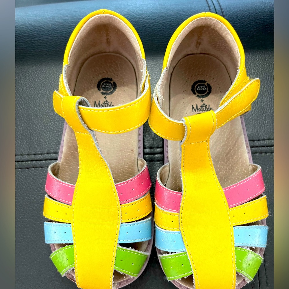 Great condition Luvie & Luca sandals size 13